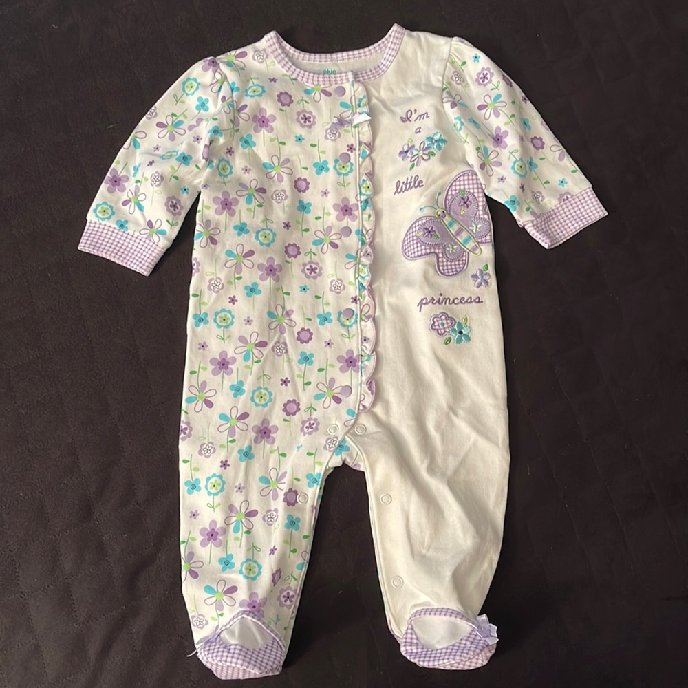 Okie Doki Outfit with snaps down the front. Size 3-6 months.